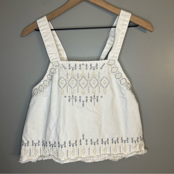 Blank NYC Tops - Blank NYC White and Gray Sleeveless Embroidered Top with Raw Hem, Size Medium